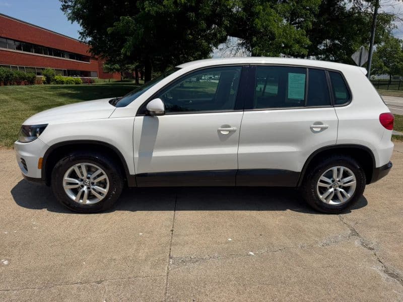 2012 Volkswagen Tiguan LE - Image 4