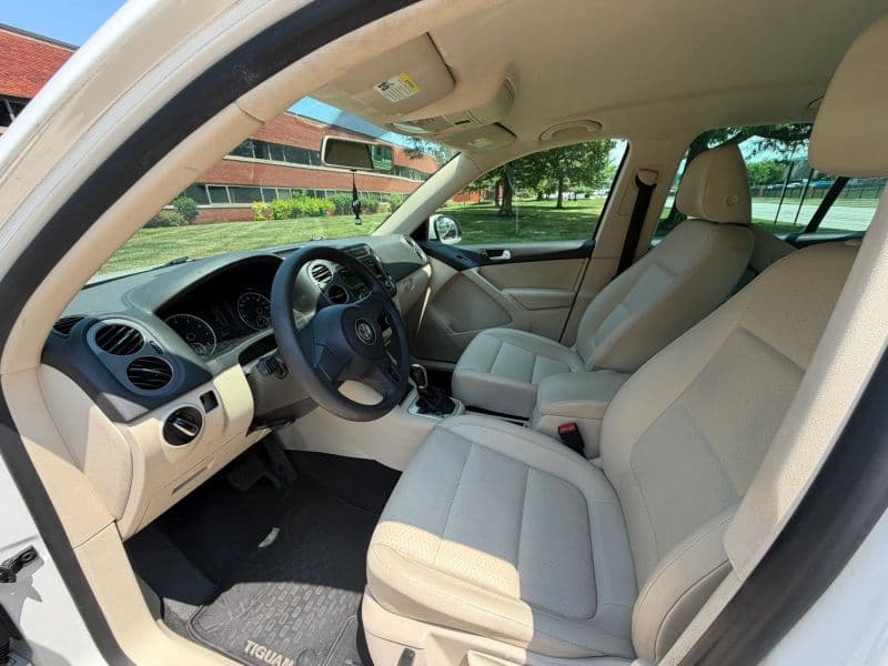2012 Volkswagen Tiguan LE - Image 5