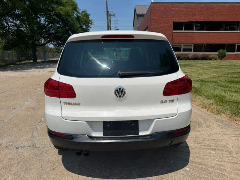 2012 Volkswagen Tiguan LE - Image 3