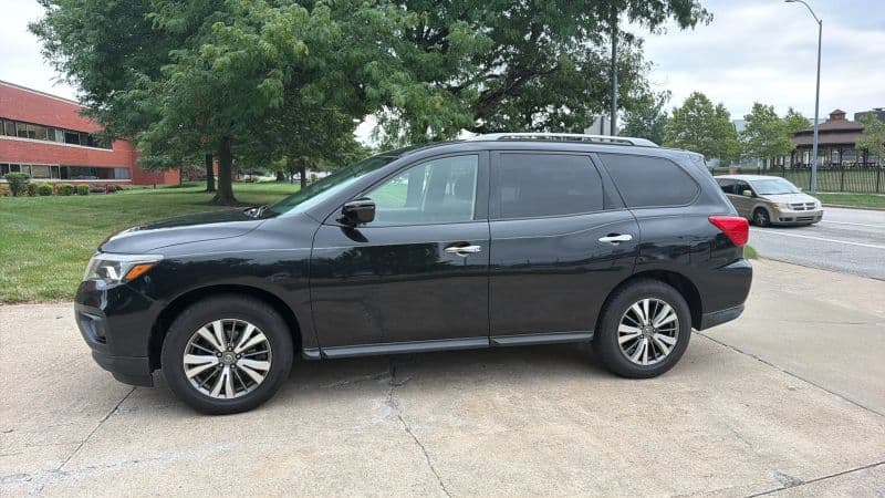 Photo 2 of 2020 Nissan Pathfinder S